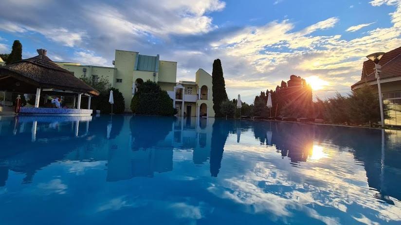 Mediterran Apartman With Pool Siófok Exterior foto